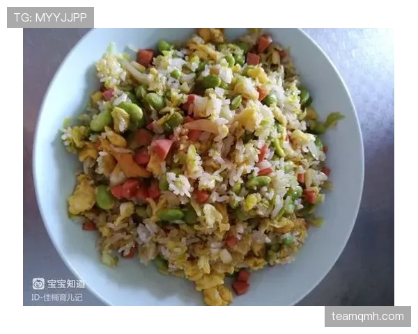 苏炳添打卡小区早餐摊,旁边那辆车比我月收入还贵 苏炳添打卡小区早餐摊,旁边那辆车比我月收入还贵
